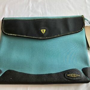 Keen Hybrid Transport laptop sleeve